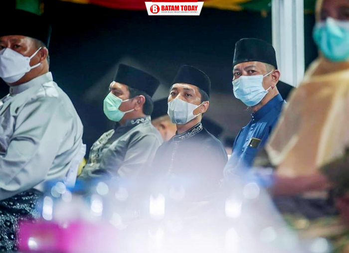 Wakil Ketua I DPRD Anambas, Syamsil Umri saat duduk bersama Anggota DPRD, Fahri Hidayat